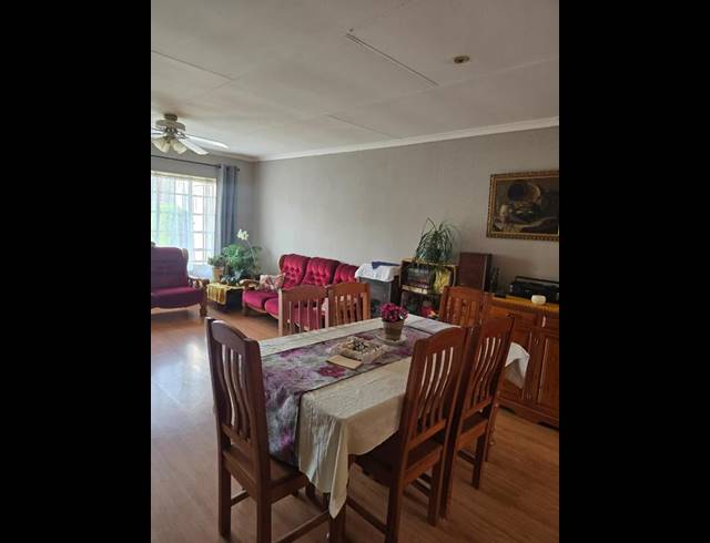 2 BEDROOM TOWNHOUSE FOR SALE IN ALBERTSDAL